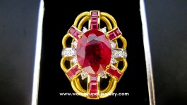 แหวนทับทิมเจียสีแดงสด ประดับเพชร ทำเป็นรูปดอกทานตะวัน ฝีมือดีไซน์ของลูกค้าทางร้านค่ะ