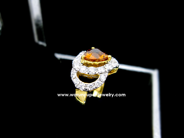 แหวนบุษราคัมรูปหัวใจล้อมเพชร ด้านข้าง