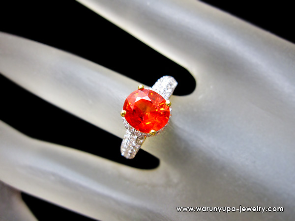 แหวน Orange Sapphire ทรง Orange Splash ใส่จริง