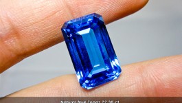 Natural Blue Topaz (บลูโทพาซ) สีฟ้า+น้ำเงิน Top เหลี่ยม Princess ไม่มีตำหนิ เหลี่ยมสวยมากคะ ทำแหวนหรือจี้กำลังสวยเลยคะ ราคา 7,980 บาท พร้อมใบเซอร์