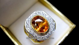 แหวนบุษราคัม (Yellow Sapphire) สีเหลืองส้มแม่โขง น้ำหนัก 3.2 กะรัต สวยหมดจด ประดับเพชรน้ำงาม วิ้งๆ เพิ่มความสวยงาม น้ำหนักเพชรรวม 1.17 กะรัต น้ำหนักทอง 16 กรัม ขอบคุณ คุณเอ็มลูกค้าประจำที่ร้าน สั่งทำให้คุณพ่อ น่ารักมากค่ะ