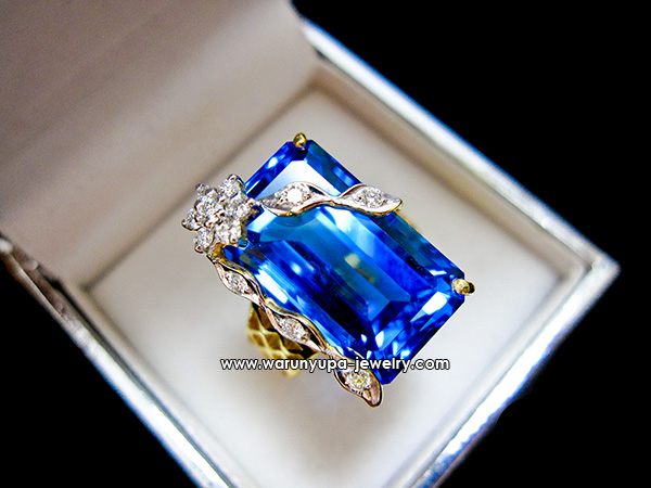 แหวนบลูโทพาสประดับเพชรทรง My Gift