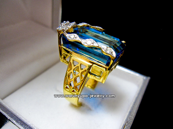 แหวนบลูโทพาสประดับเพชรทรง My Gift ด้านข้าง