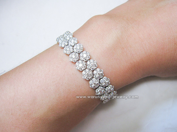 สร้อยข้อมือเพชร 2 แถวทรง Double Vingg ใส่จริง